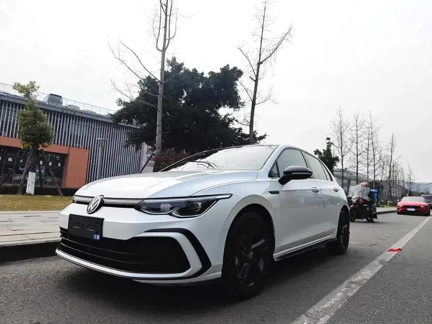 Volkswagen Golf golf 2023 280TSI DSG R-Line facelift 2025 — photo 1, buy with delivery to Moscow