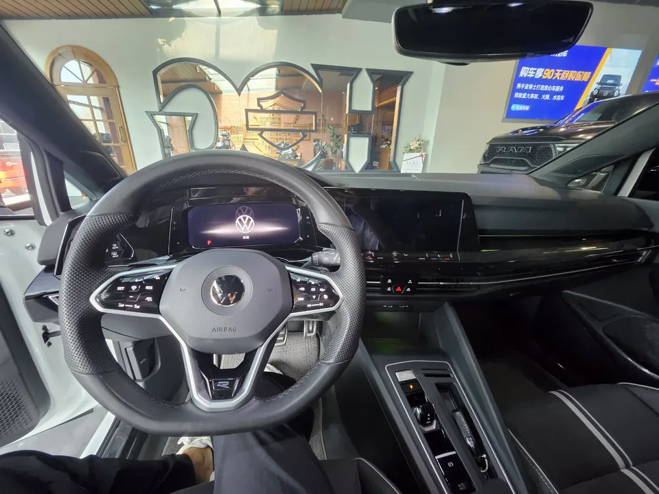 Volkswagen Golf golf 2023 280TSI DSG R-Line Lite 2024 — thumbnail 3