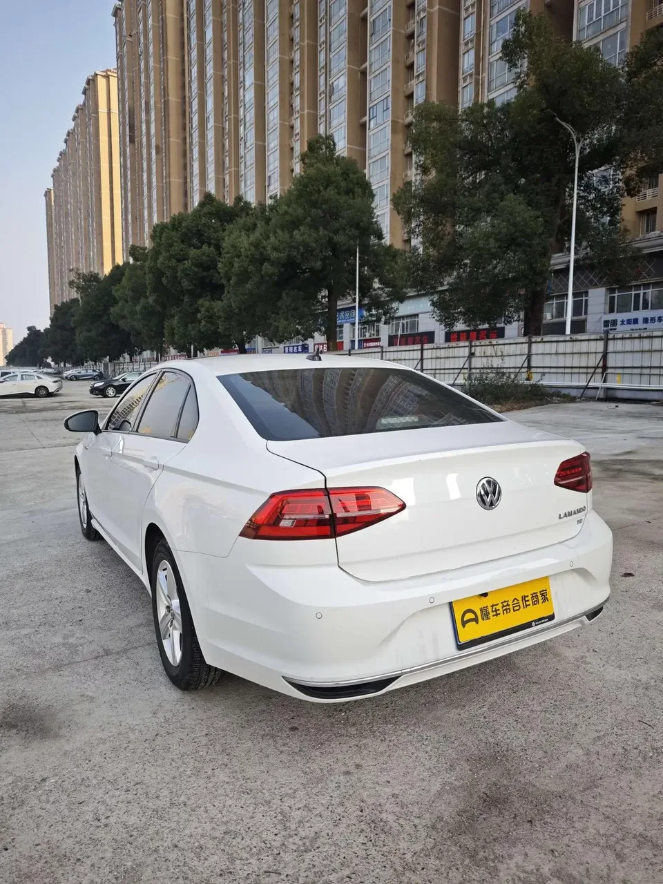 Volkswagen Lamando Lingdu 2021 230TSI DSG Fashion Edition 2022 — thumbnail 4