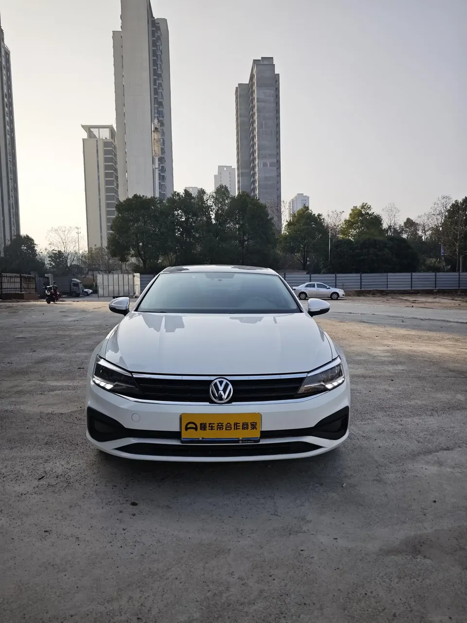 Volkswagen Lamando Lingdu 2021 230TSI DSG Fashion Edition 2022 — photo 1, buy with delivery to Moscow