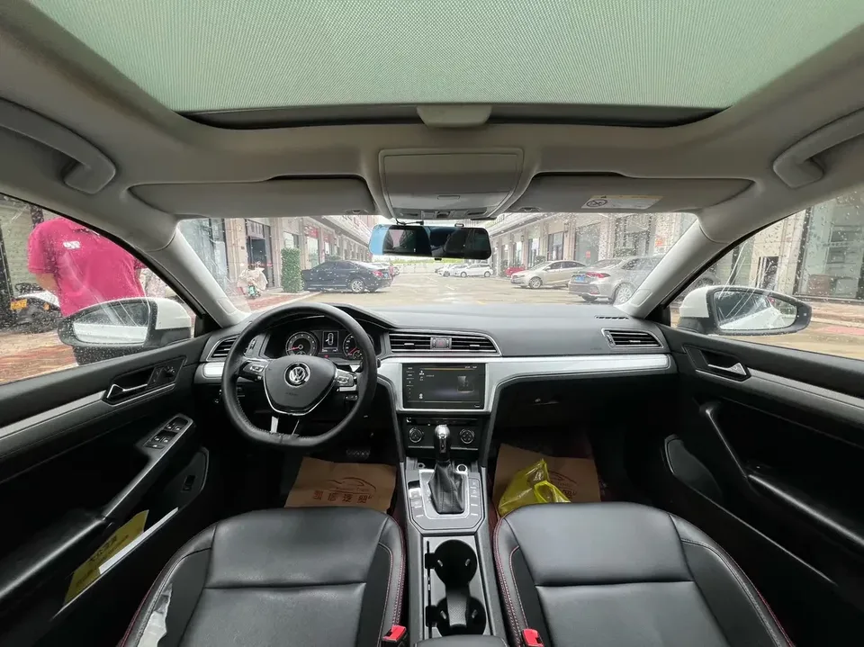 Volkswagen Lamando Lingdu 2021 230TSI DSG Fashion Edition 2022 — thumbnail 5