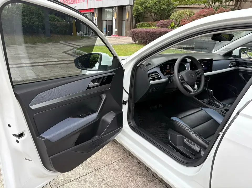 Volkswagen Lavida Lavida 2023 1.5L Automatic Fully Edition 2024 — thumbnail 5