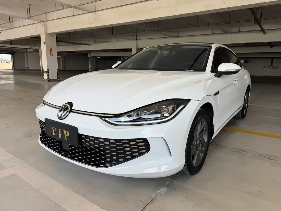 Volkswagen Lamando Lingdu 2024 Lingdu L 280TSI DSG Hot Edition 2024 — photo 1, buy with delivery to Moscow