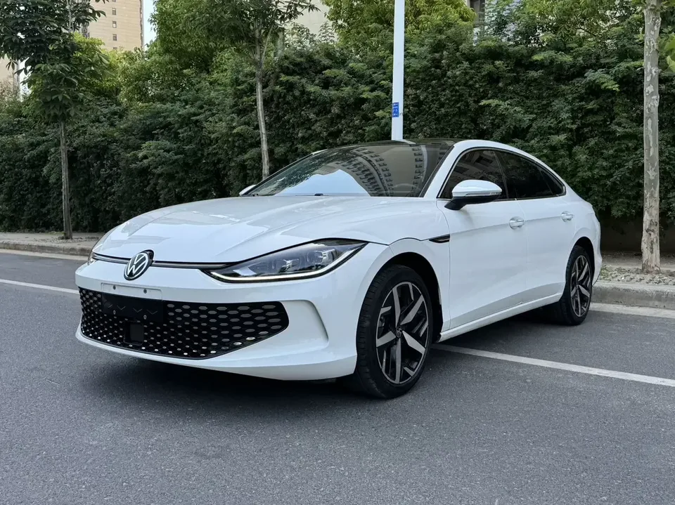 Volkswagen Lamando Lingdu 2023 Lingdu L 280TSI DSG Cool Edition 2023 — photo 1, buy with delivery to Moscow