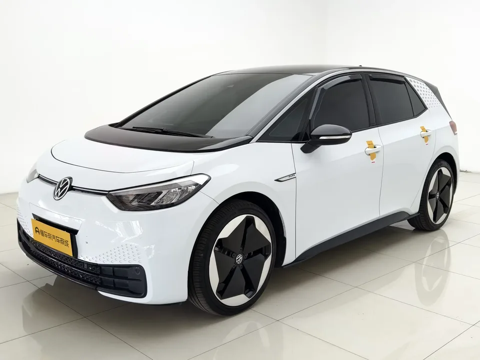 Volkswagen ID.3 Volkswagen ID.3 2023 Upgraded Pure Smart Edition 2024 — photo 1, buy with delivery to Moscow
