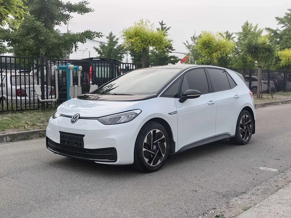 Volkswagen ID.3 Volkswagen ID.3 2022 Pure version 2023 — photo 1, buy with delivery to Moscow