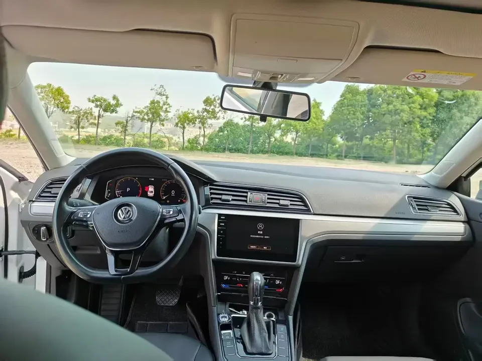 Volkswagen Lamando Lingdu 2021 280TSI DSG Luxury Phantom Edition 2022 — миниатюра 5
