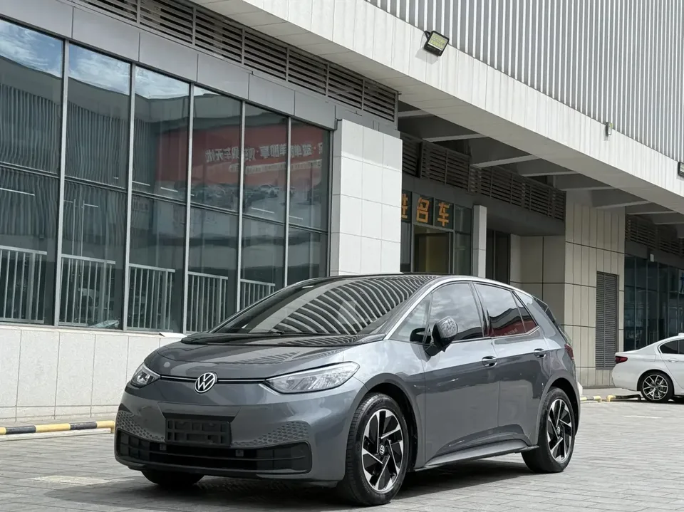 Volkswagen ID.3 Volkswagen ID.3 2024 Outstanding Edition 2024 — photo 1, buy with delivery to Moscow