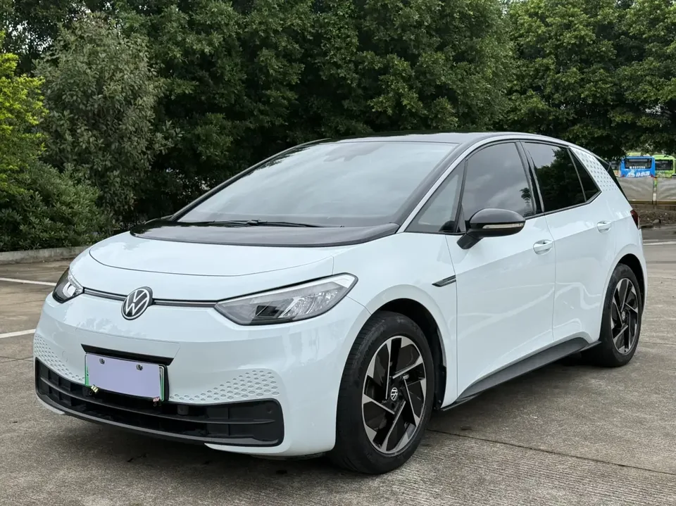 Volkswagen ID.3 Volkswagen ID.3 2022 Pure Smart Edition 2023 — photo 1, buy with delivery to Moscow