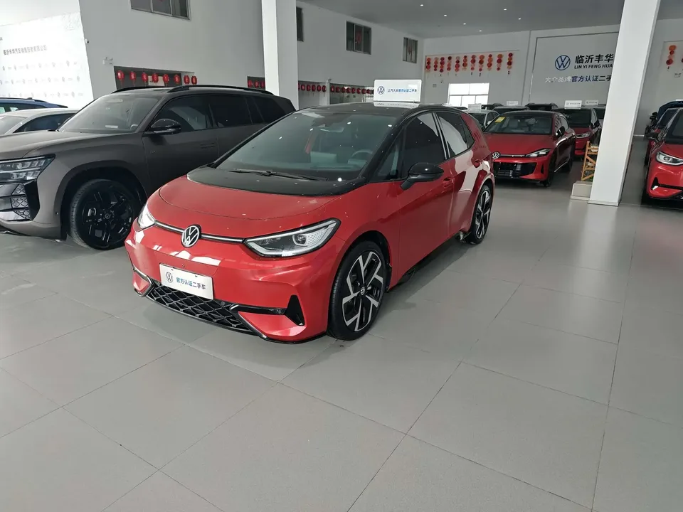 Volkswagen ID.3 Volkswagen ID.3 2026 Smart Edition GTX Kit 2025 — photo 1, buy with delivery to Moscow
