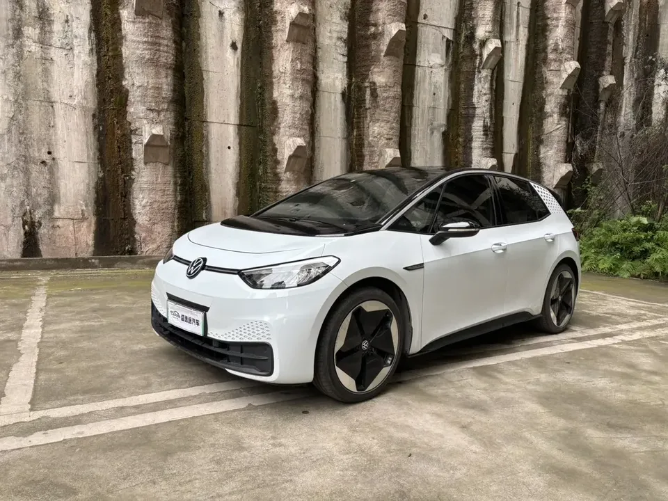 Volkswagen ID.3 Volkswagen ID.3 2023 Pure Smart Edition 2024 — photo 1, buy with delivery to Moscow