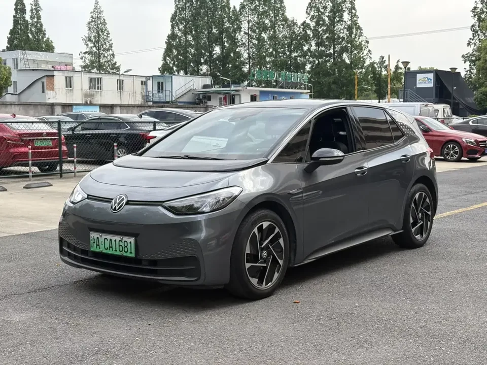 Volkswagen ID.3 Volkswagen ID.3 2023 Pure Smart Edition 2023 — photo 1, buy with delivery to Moscow