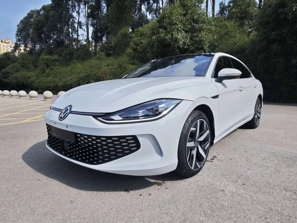 Volkswagen Lamando Lingdu 2023 Lingdu L 280TSI DSG Cool Edition 2023 — photo 1, buy with delivery to Moscow