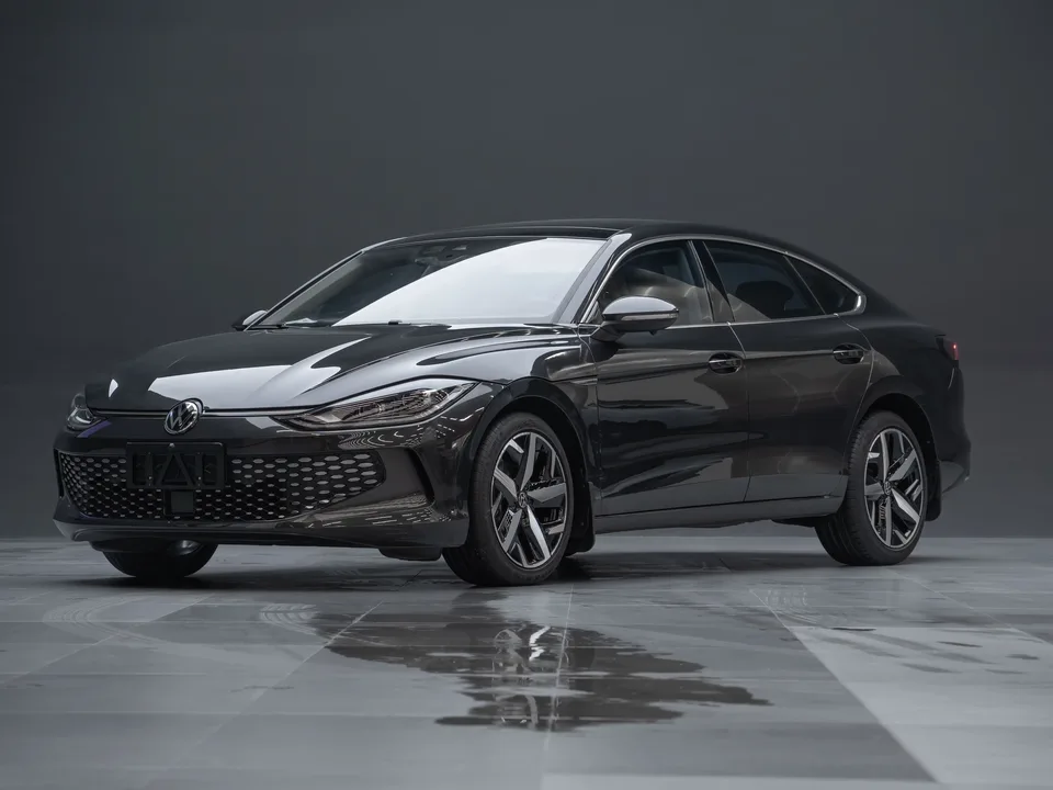 Volkswagen Lamando Lingdu 2023 Lingdu L 280TSI DSG Cool Edition 2023 — photo 1, buy with delivery to Moscow