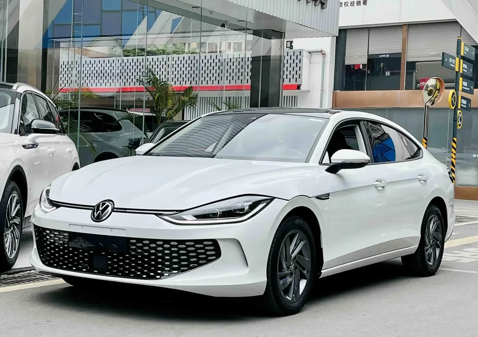 Volkswagen Lamando Lingdu 2024 Lingdu L 280TSI DSG Hot Edition 2024 — photo 1, buy with delivery to Moscow