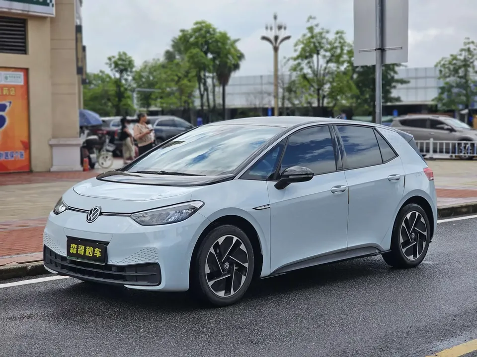 Volkswagen ID.3 Volkswagen ID.3 2023 Pure Smart Edition 2023 — photo 1, buy with delivery to Moscow