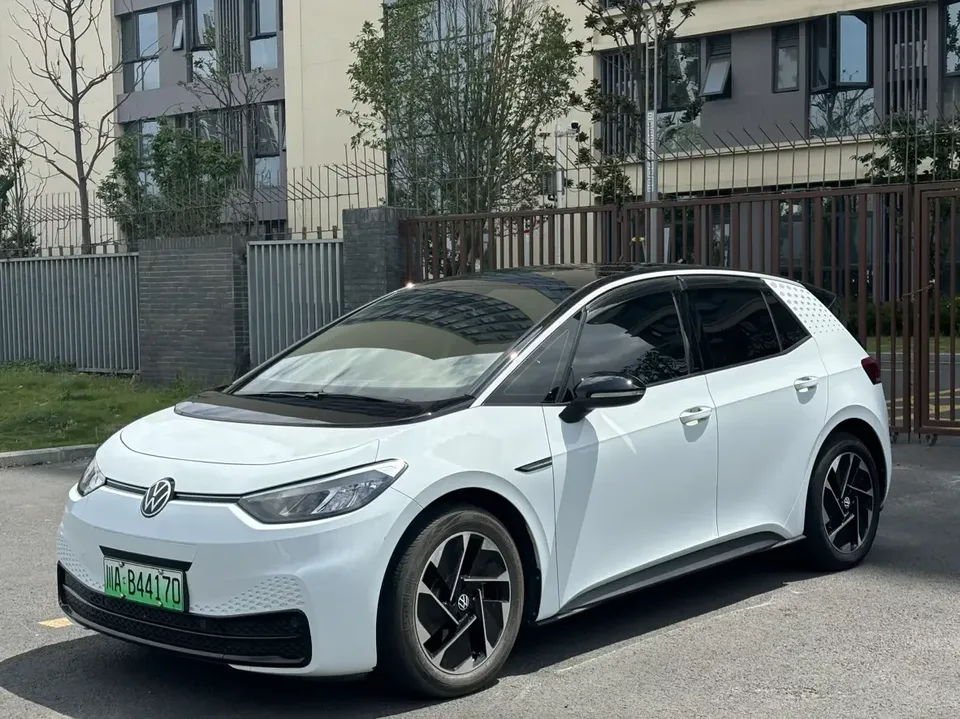 Volkswagen ID.3 Volkswagen ID.3 2023 Pure Smart Edition 2023 — photo 1, buy with delivery to Moscow