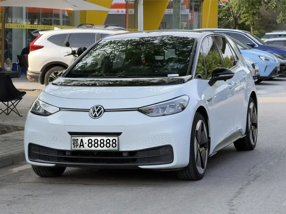 Volkswagen ID.3 Volkswagen ID.3 2023 Pure Smart Edition 2024 — photo 1, buy with delivery to Moscow