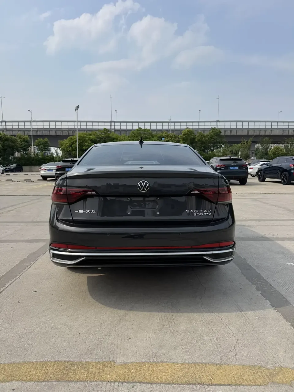 Volkswagen Sagitar Sagitar 2023 300TSI DSG Beyond Edition 2023 — thumbnail 2