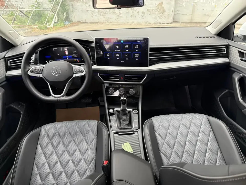Volkswagen Sagitar Sagitar 2023 300TSI DSG Beyond Edition 2023 — thumbnail 2