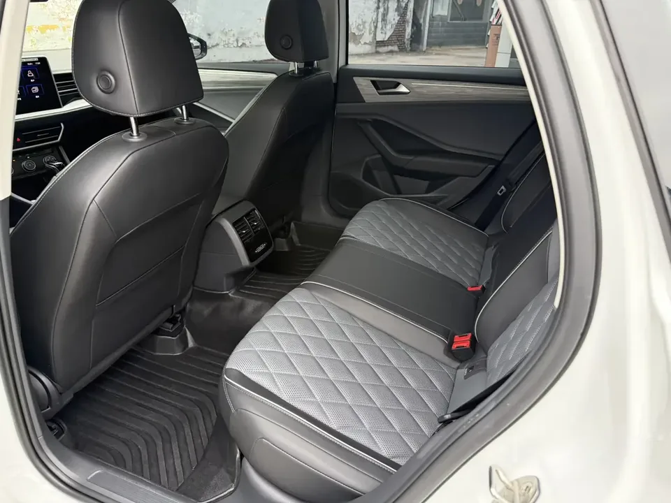 Volkswagen Sagitar Sagitar 2023 300TSI DSG Beyond Edition 2023 — thumbnail 3