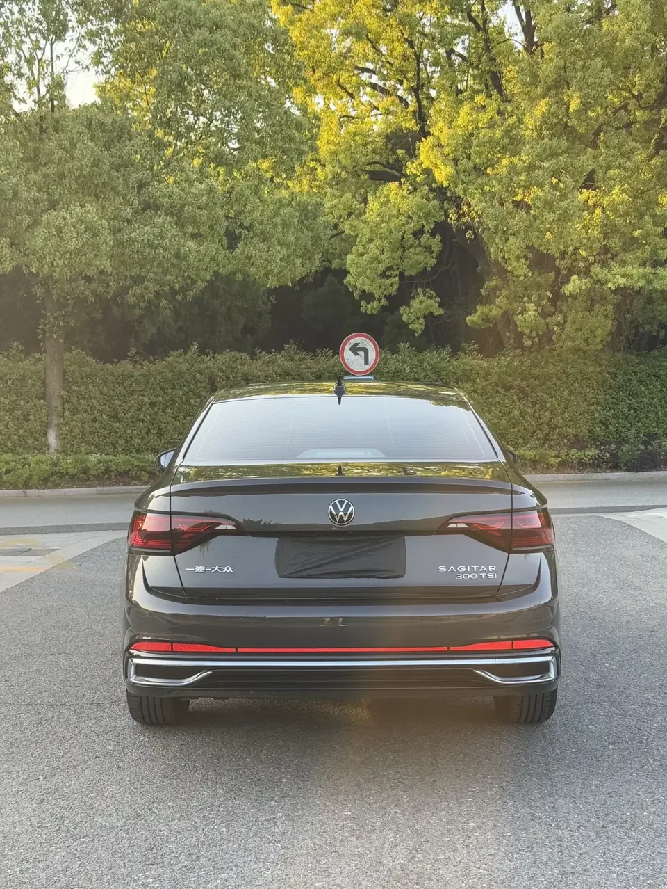 Volkswagen Sagitar Sagitar 2023 300TSI DSG Beyond Edition 2024 — thumbnail 2