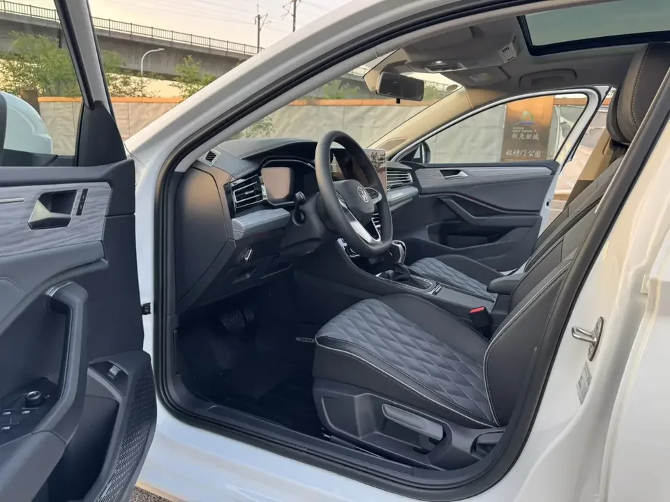 Volkswagen Sagitar Sagitar 2025 300TSI DSG Beyond Edition 2025 — thumbnail 4