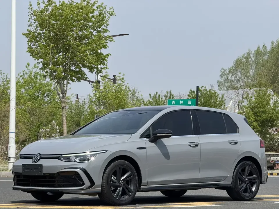 Volkswagen Golf golf 2023 280TSI DSG R-Line facelift 2023 — photo 1, buy with delivery to Moscow