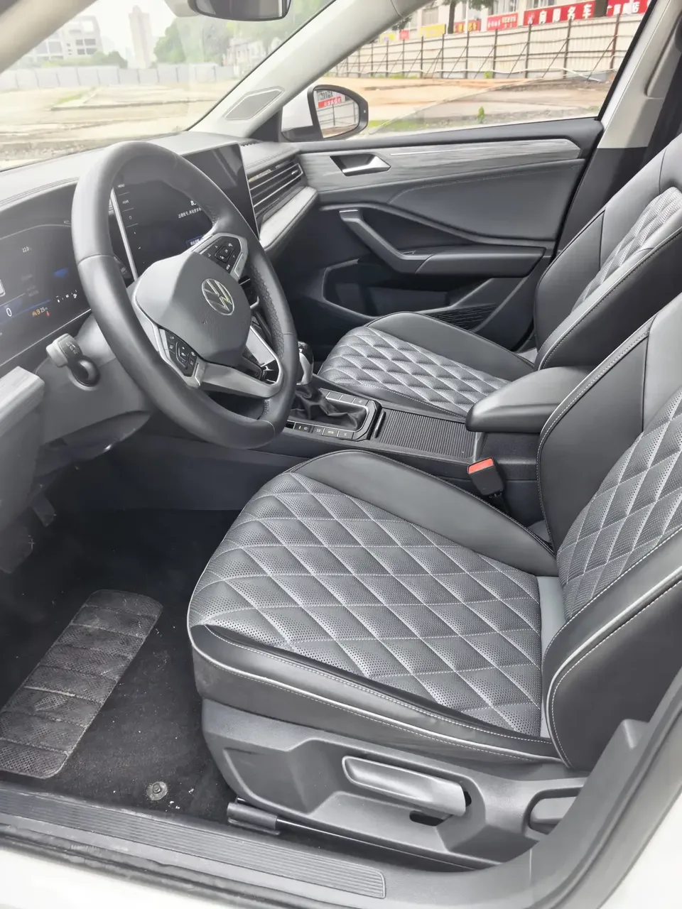 Volkswagen Sagitar Sagitar 2023 200TSI DSG Flying Edition 2023 — thumbnail 3