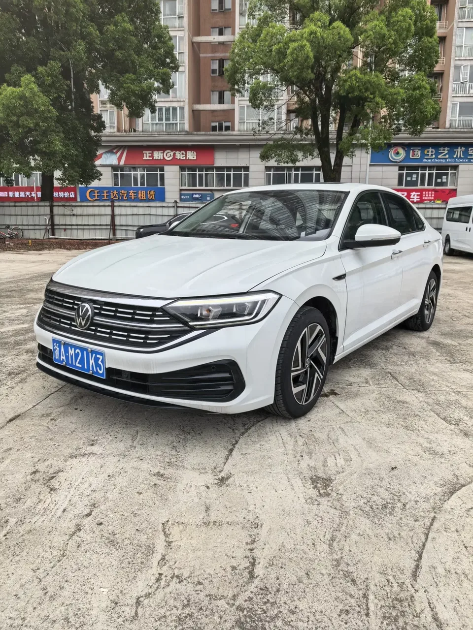 Volkswagen Sagitar Sagitar 2023 200TSI DSG Flying Edition 2023 — фото 1, купить с доставкой в Москву