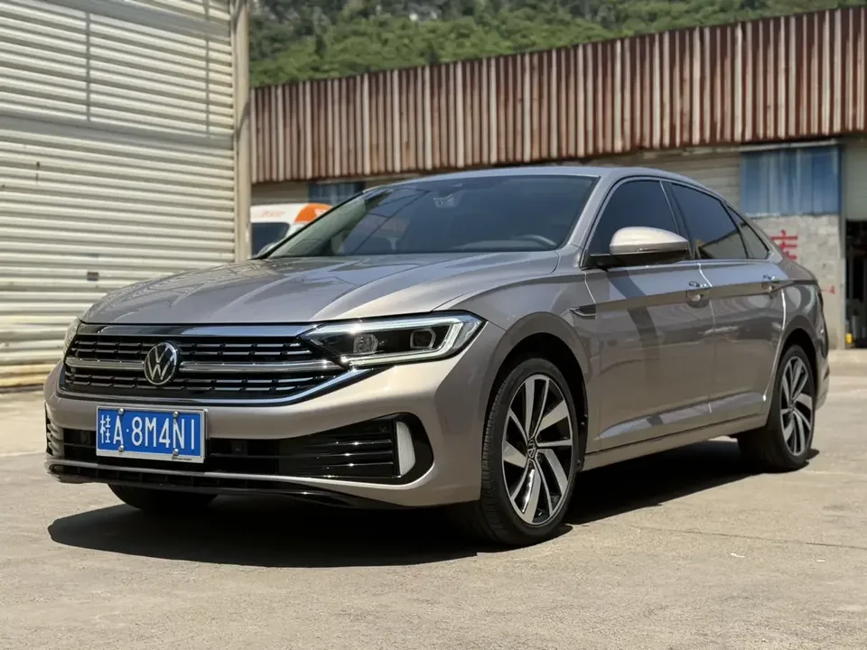 Volkswagen Sagitar Sagitar 2023 300TSI DSG Excellence Edition 2022 — photo 1, buy with delivery to Moscow