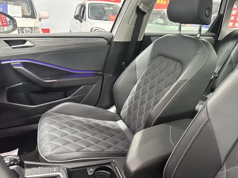 Volkswagen Sagitar Sagitar 2023 300TSI DSG Beyond Edition 2023 — thumbnail 4