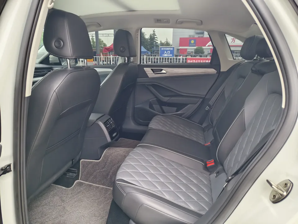 Volkswagen Sagitar Sagitar 2023 300TSI DSG Beyond Edition 2023 — thumbnail 3