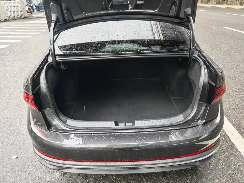 Volkswagen Sagitar Sagitar 2024 300TSI DSG Flying Edition 2024 — thumbnail 3