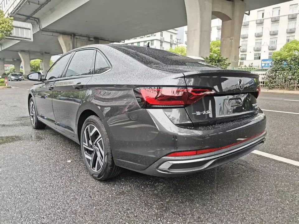 Volkswagen Sagitar Sagitar 2024 300TSI DSG Flying Edition 2024 — thumbnail 4
