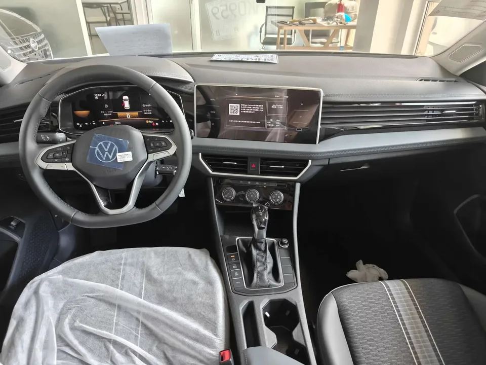 Volkswagen Sagitar Sagitar 2025 Modified 200TSI DSG Flying Edition 2026 — thumbnail 4