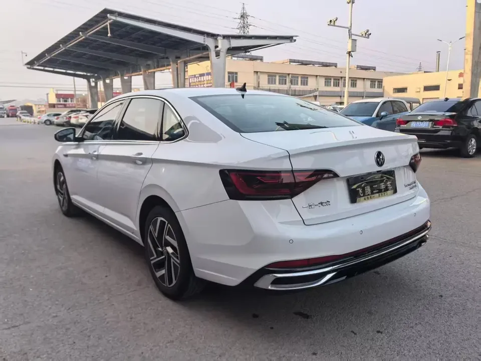 Volkswagen Sagitar Sagitar 2023 200TSI DSG Flying Edition 2023 — thumbnail 4