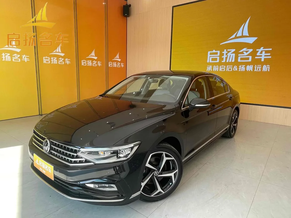 Volkswagen Magotan Magotan 2023 2 millionth anniversary edition 280TSI DSG leading model 2024 — photo 1, buy with delivery to Moscow