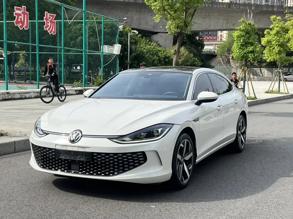 Volkswagen Lamando Lingdu 2023 Lingdu L 280TSI DSG Cool Edition 2023 — photo 1, buy with delivery to Moscow