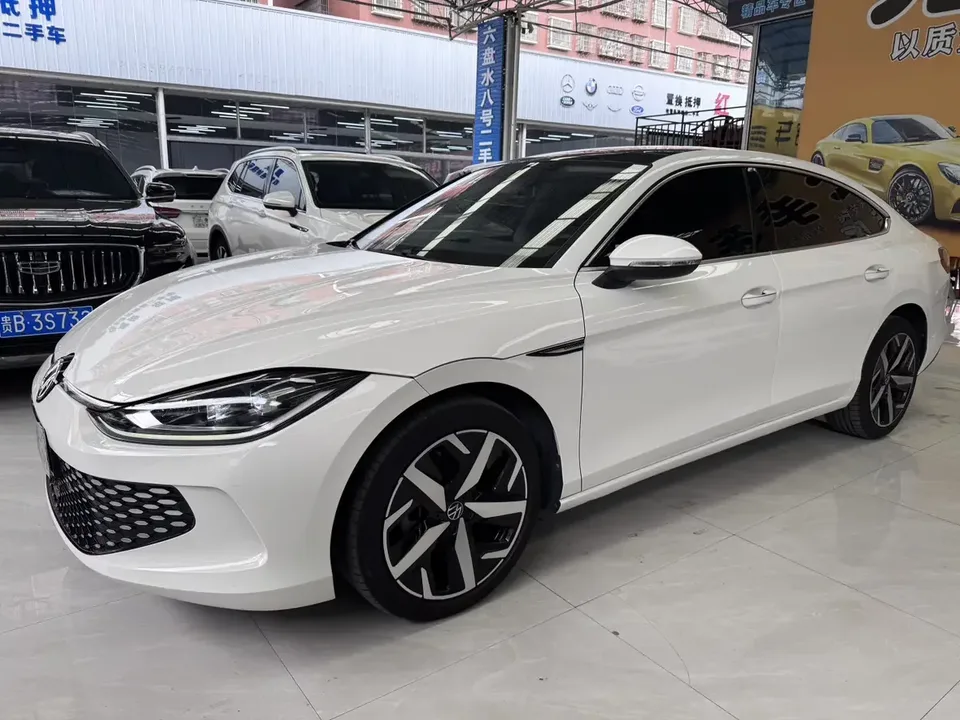 Volkswagen Lamando Lingdu 2023 Lingdu L 280TSI DSG Cool Edition 2023 — photo 1, buy with delivery to Moscow