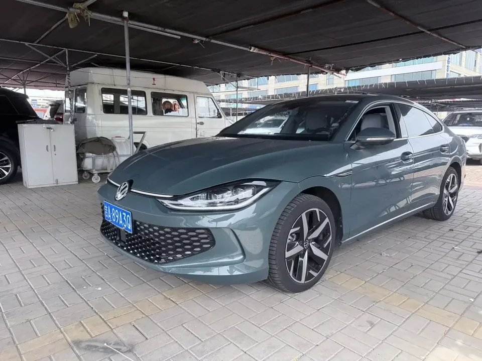 Volkswagen Lamando Lingdu 2023 Lingdu L 280TSI DSG Cool Edition 2023 — photo 1, buy with delivery to Moscow
