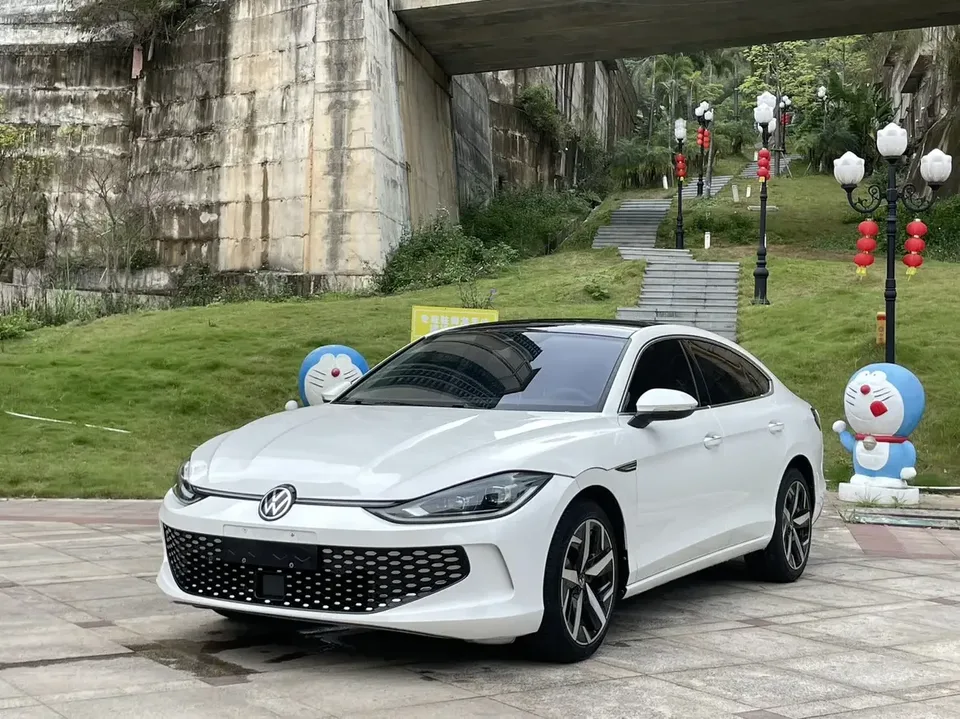 Volkswagen Lamando Lingdu 2023 Lingdu L 280TSI DSG Cool Edition 2023 — photo 1, buy with delivery to Moscow