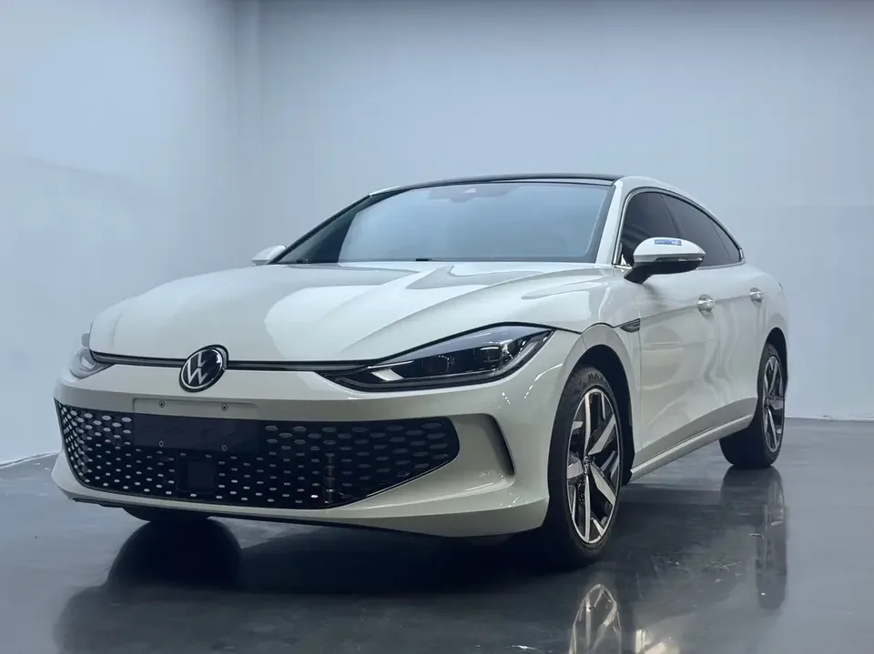Volkswagen Lamando Lingdu 2023 Lingdu L 280TSI DSG Cool Edition 2023 — photo 1, buy with delivery to Moscow