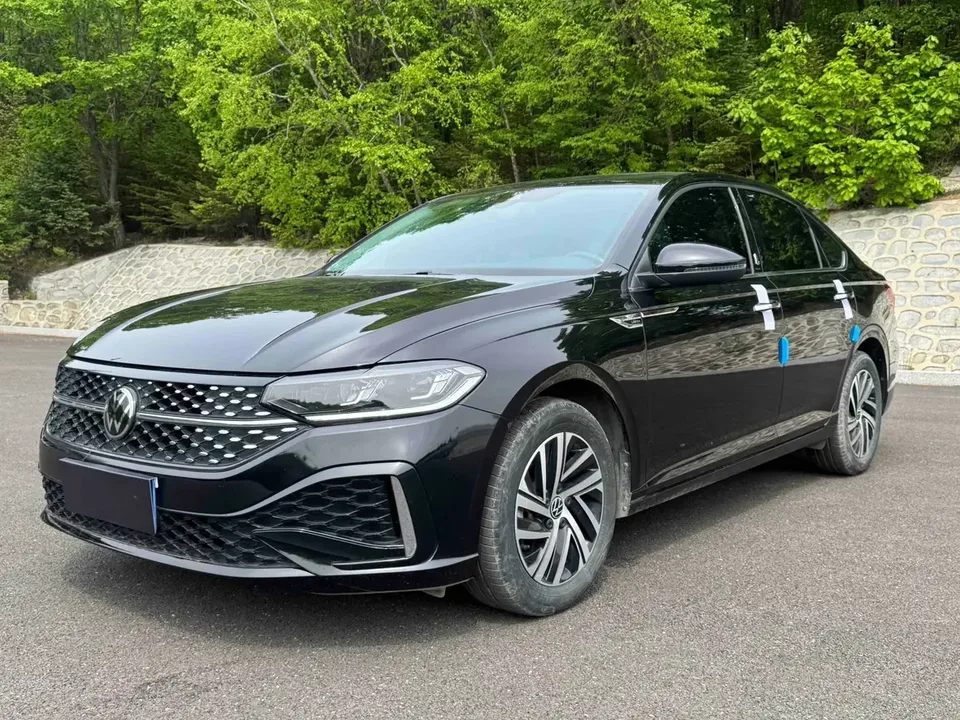 Volkswagen Lavida Lavida 2023 280TSI DSG Starry Sky Edition 2023 — photo 1, buy with delivery to Moscow