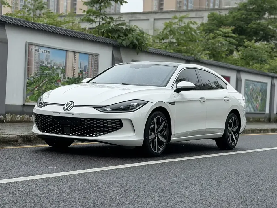 Volkswagen Lamando Lingdu 2022 Lingdu L 280TSI DSG Cool Edition 2022 — photo 1, buy with delivery to Moscow