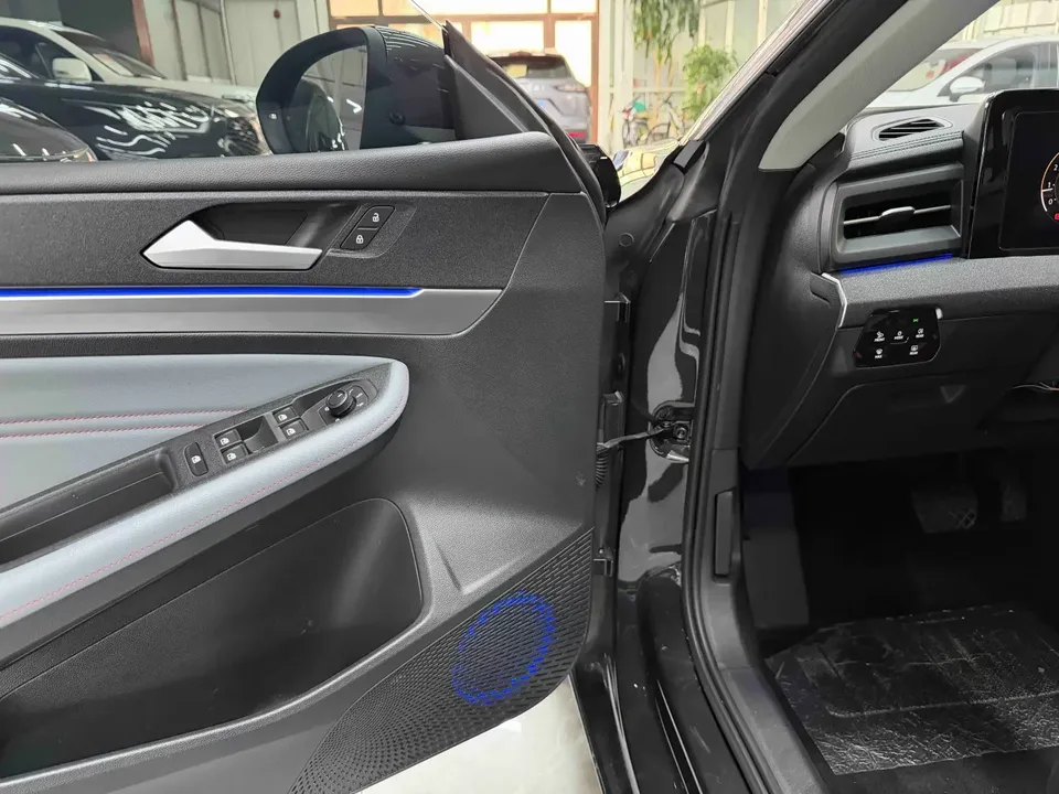 Volkswagen Lamando Lingdu 2022 Lingdu L 280TSI DSG Cool Edition 2023 — thumbnail 3