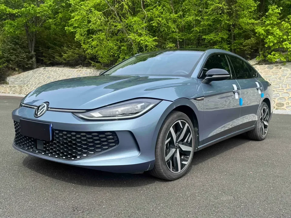 Volkswagen Lamando Lingdu 2023 Lingdu L 280TSI DSG Cool Edition 2023 — photo 1, buy with delivery to Moscow
