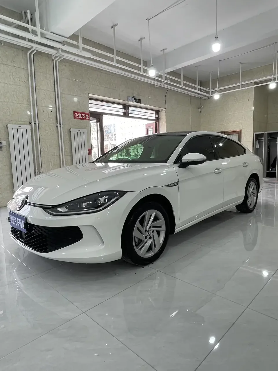 Volkswagen Lamando Lingdu 2022 Lingdu L 280TSI DSG Hot Edition 2023 — photo 1, buy with delivery to Moscow
