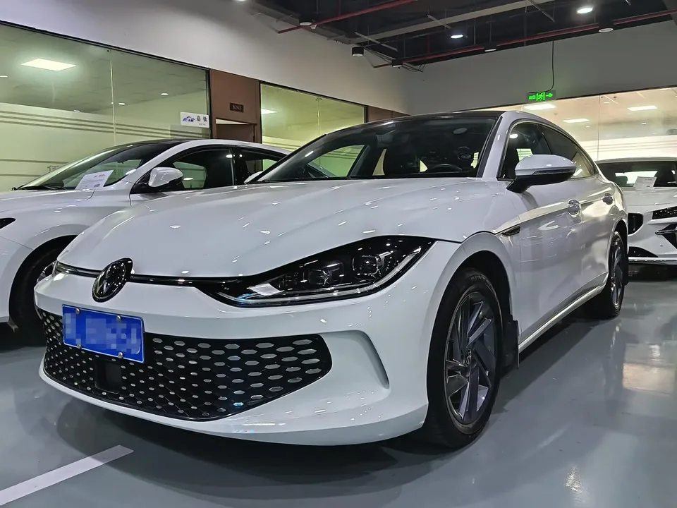 Volkswagen Lamando Lingdu 2024 Lingdu L 280TSI DSG Hot Edition 2024 — photo 1, buy with delivery to Moscow