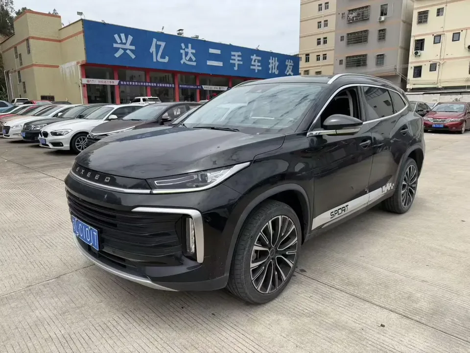 Exeed TXL Stars in the clouds 2023 Lingyun 400T 2WD Star Edition 2023 — photo 1, buy with delivery to Moscow